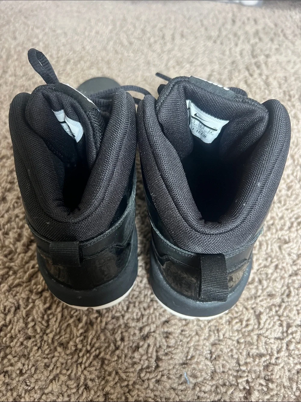 Nike Black High-Top Basketball Sneakers with White Accents size 6Y